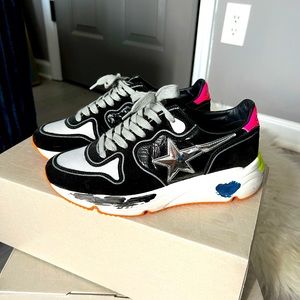 Running Golden Goos sneakers